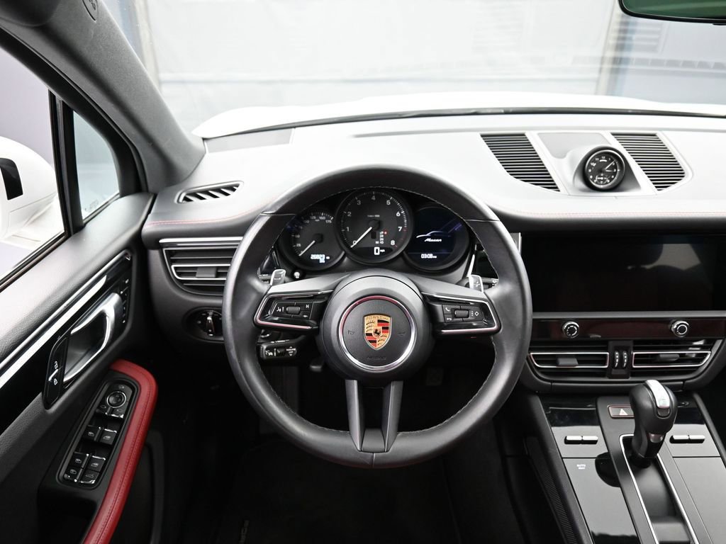 Certified 2022 Porsche Macan image 18