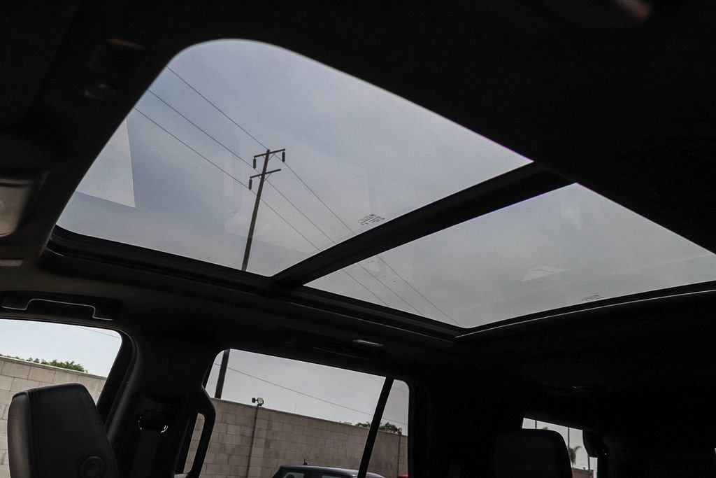 Used 2023 GMC Yukon Denali RWD image 31