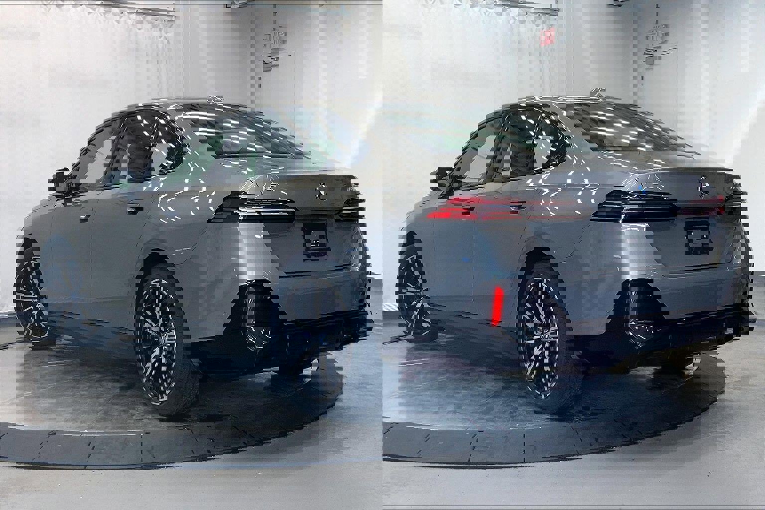 Used 2024 BMW i5 M60 w/ Premium Package image 2