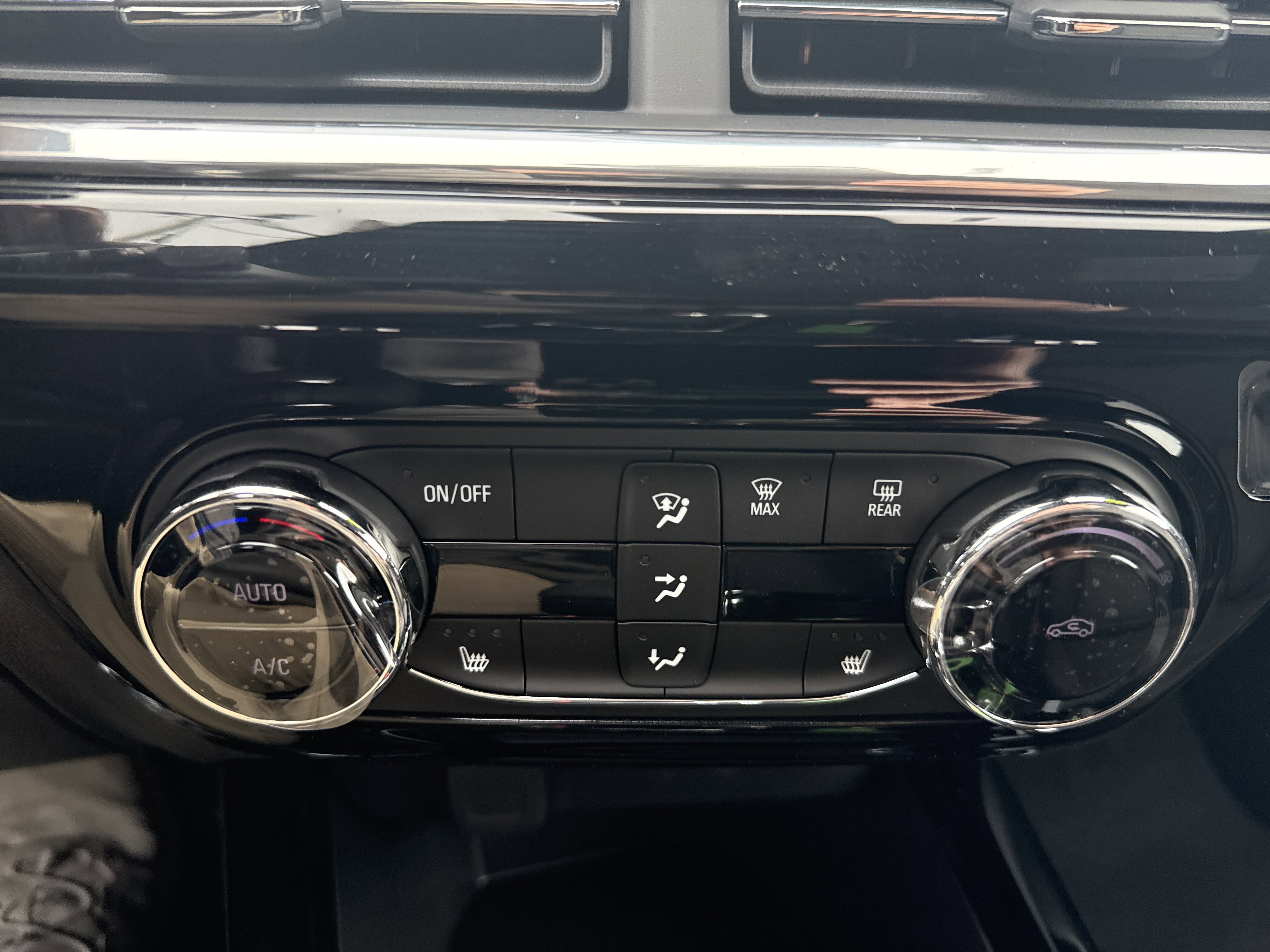 New 2026 Chevrolet Trax RS w/ Driver Confidence Package image 26