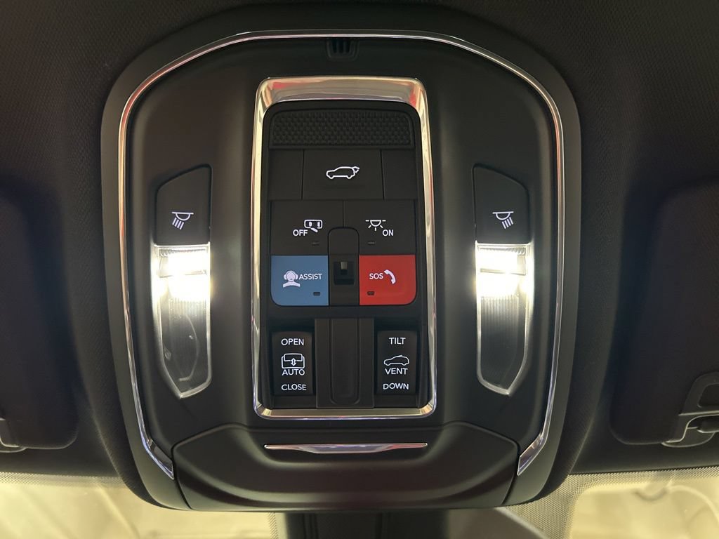 Used 2024 Jeep Grand Cherokee Altitude AWD/4WD image 25