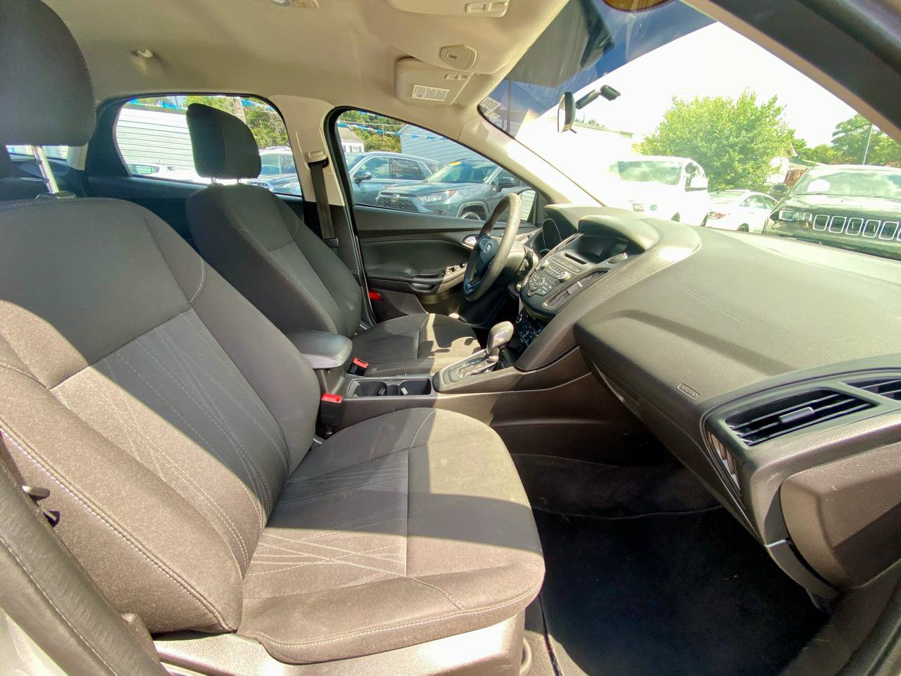 Used 2017 Ford Focus SE FWD image 9