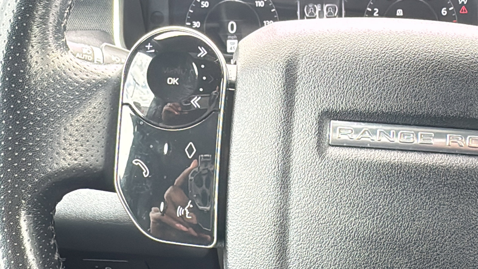 Used 2018 Land Rover Range Rover Sport HSE image 23
