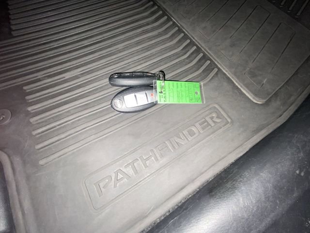 Used 2019 Nissan Pathfinder S image 29