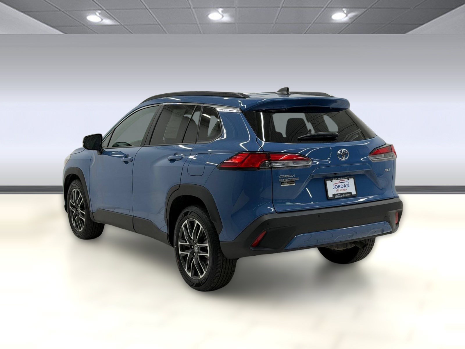 Used 2026 Toyota Corolla Cross XLE FWD image 2