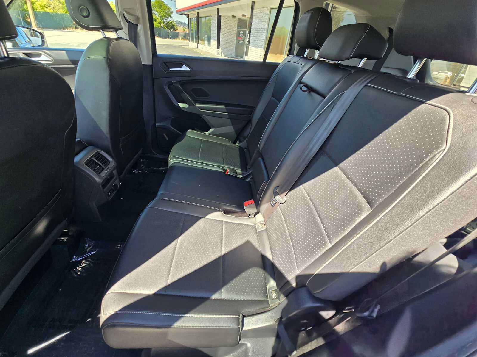 Used 2021 Volkswagen Tiguan SE w/ Panoramic Sunroof Package AWD/4WD image 17