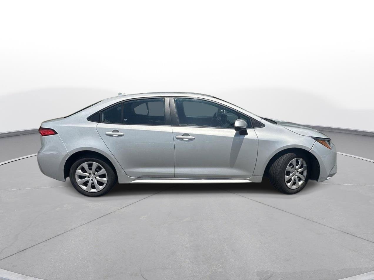 Used 2024 Toyota Corolla LE FWD image 5