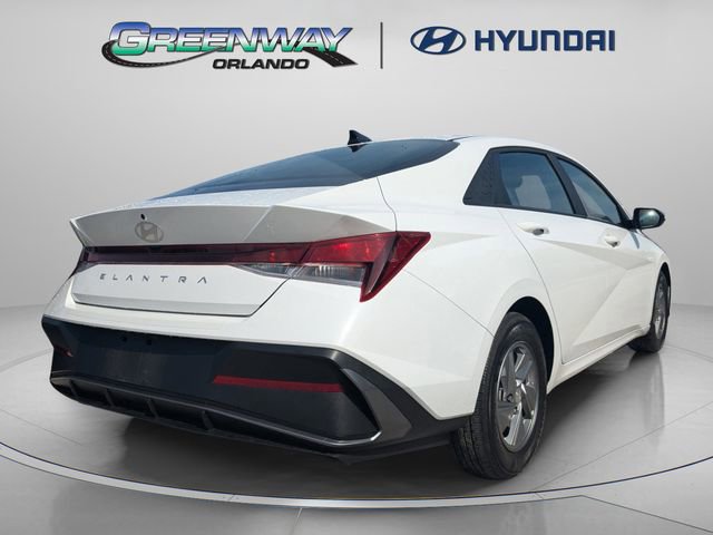 Used 2024 Hyundai Elantra SE FWD image 9