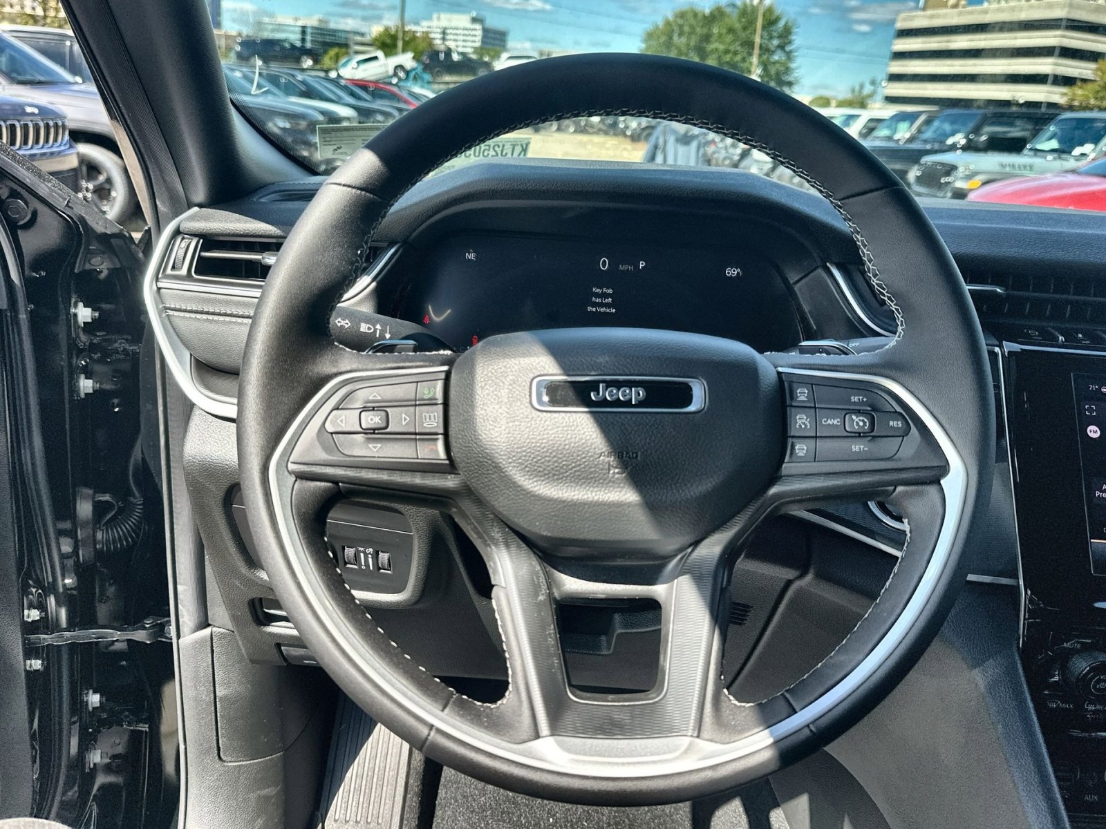 New 2025 Jeep Grand Cherokee Laredo X w/ Luxury Tech Group I image 16