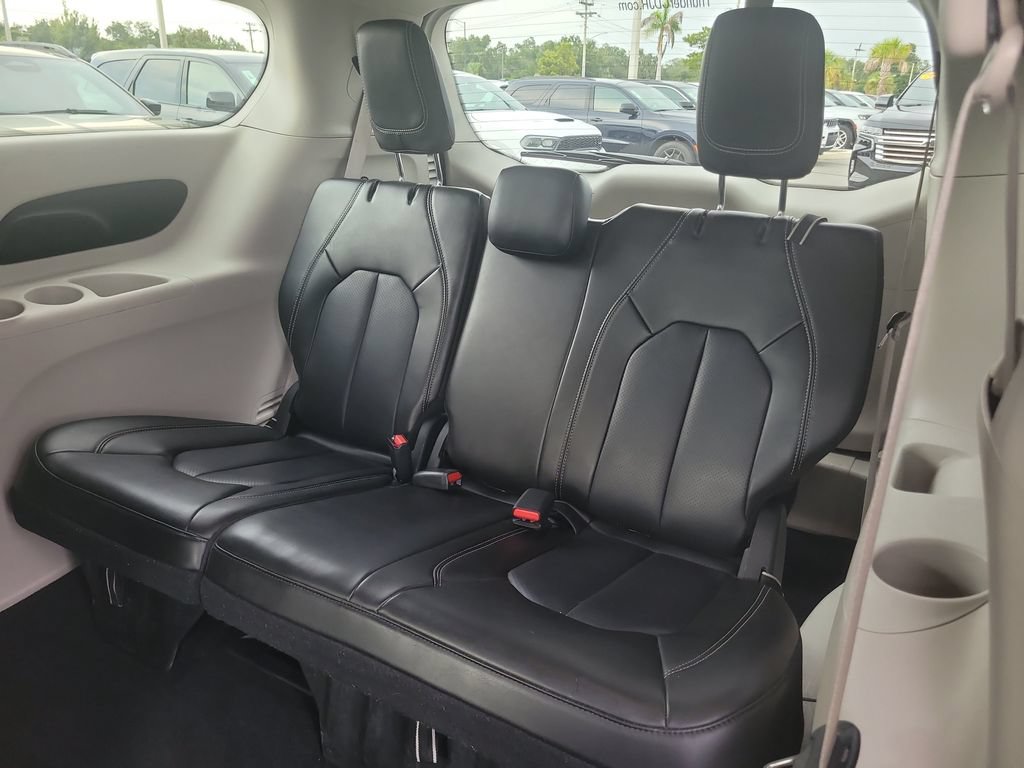 Certified 2023 Chrysler Pacifica Touring-L FWD image 14