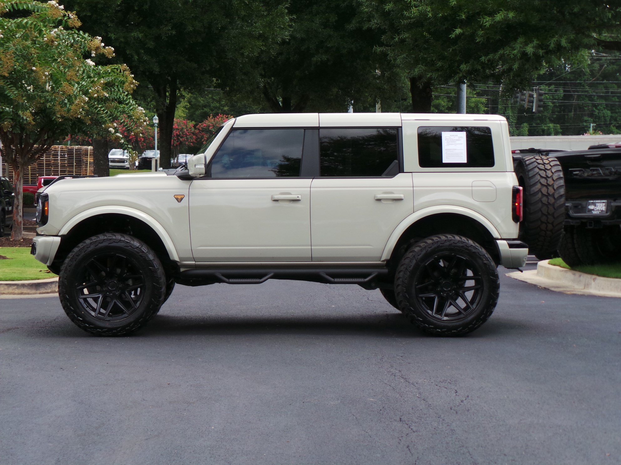 Used 2025 Ford Bronco Badlands AWD/4WD image 5
