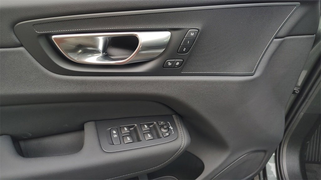 New 2026 Volvo XC60 B5 Plus w/ Climate Package image 9