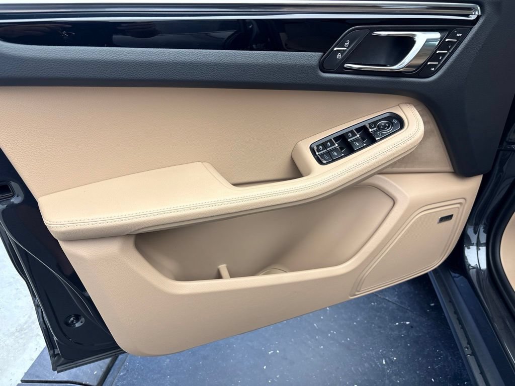 New 2026 Porsche Macan AWD/4WD image 4