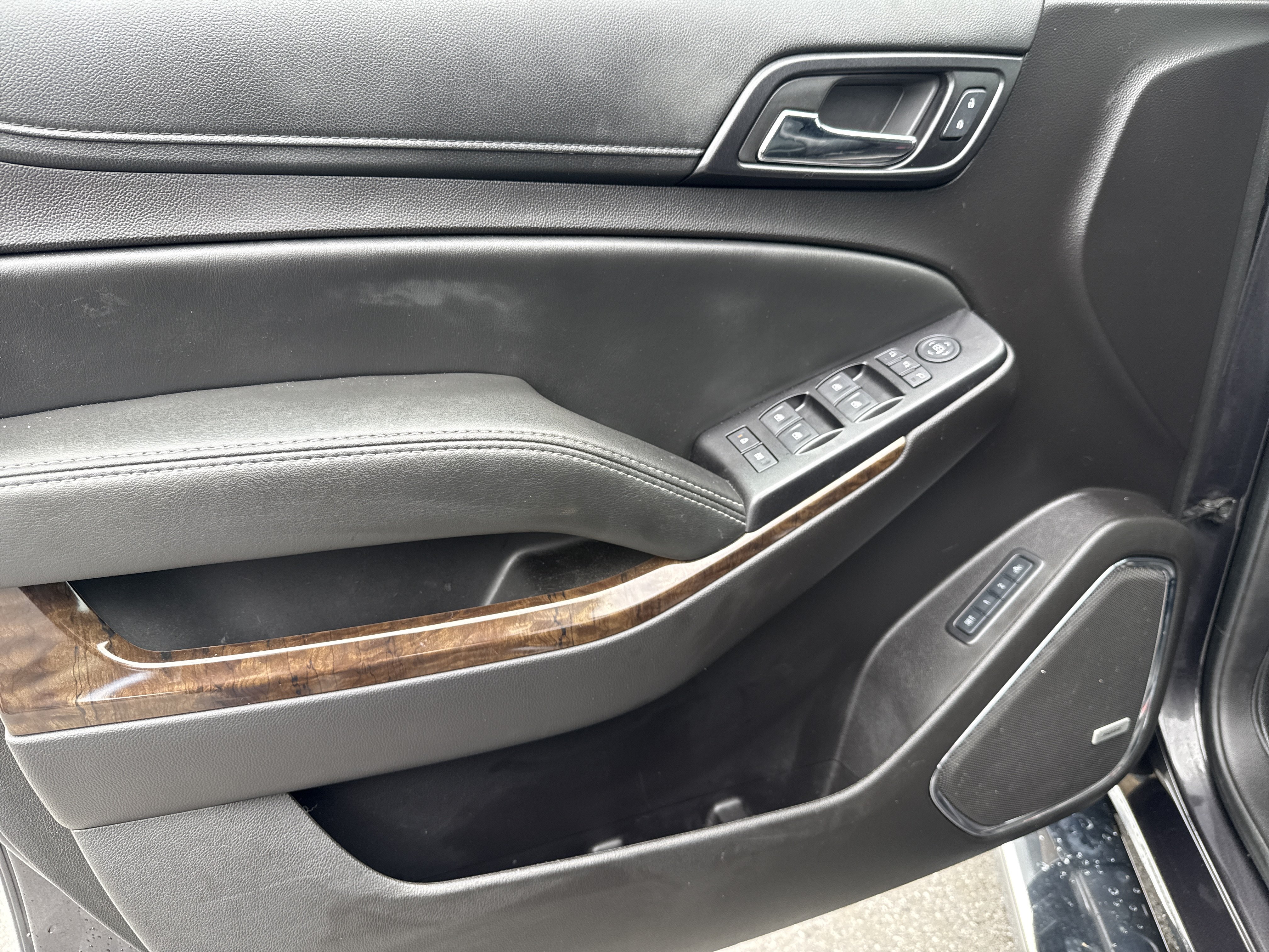 Used 2016 Chevrolet Suburban LT AWD/4WD image 18