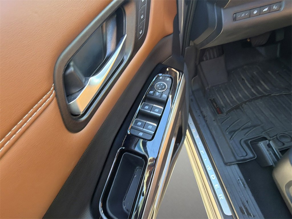 Used 2023 Nissan Pathfinder Platinum w/ Cargo Package image 6