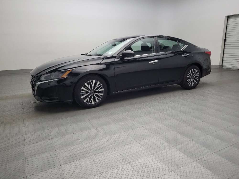 Used 2023 Nissan Altima 2.5 SV image 2