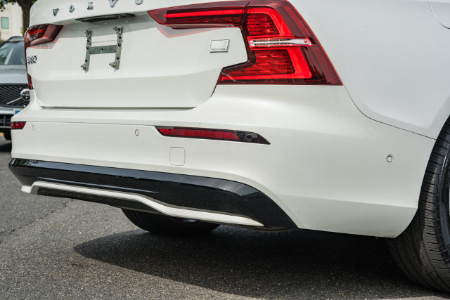Certified 2024 Volvo S60 T8 Plus w/ Climate Package AWD/4WD image 9