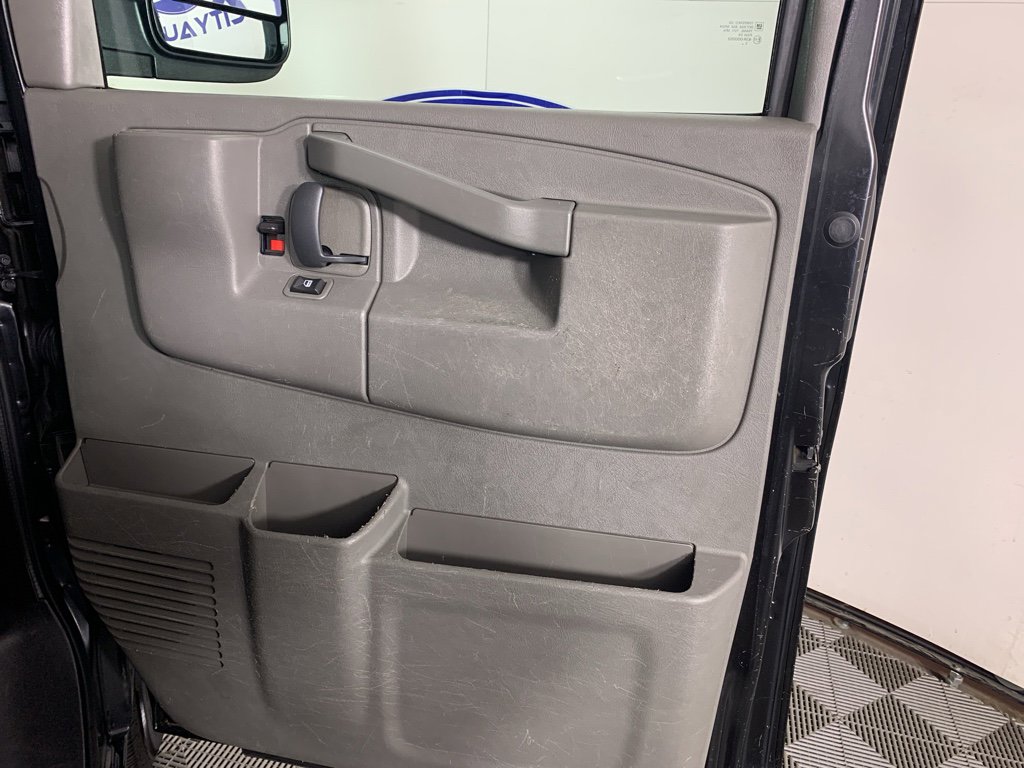 Used 2016 Chevrolet Express 3500 LS w/ Chrome Appearance Package image 33