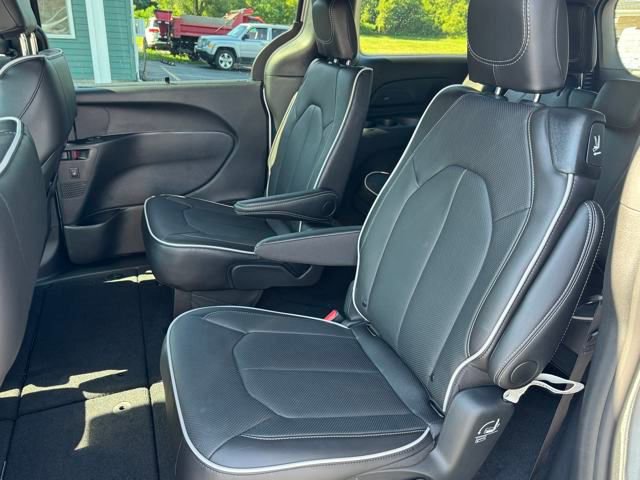 New 2026 Chrysler Pacifica Limited image 13