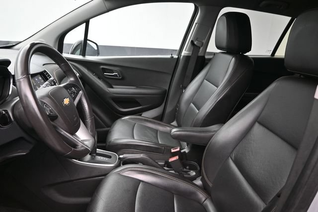 Used 2021 Chevrolet Trax LT w/ Redline Edition AWD/4WD image 10