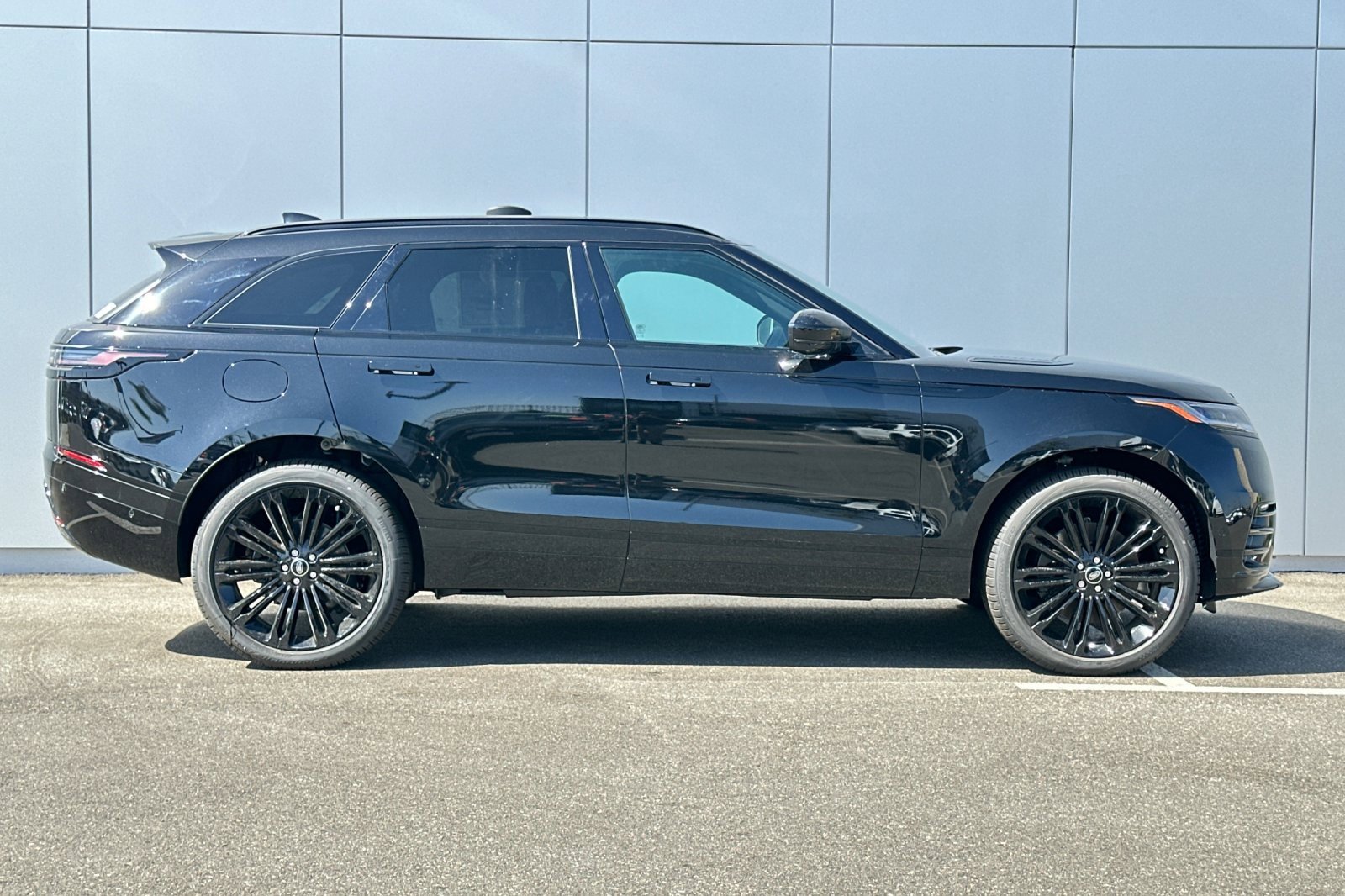New 2026 Land Rover Range Rover Velar Dynamic SE image 6
