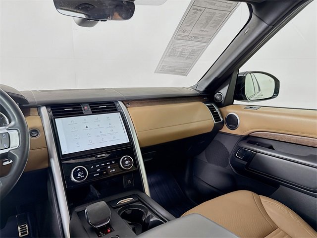 Used 2023 Land Rover Discovery Metropolitan Edition image 26