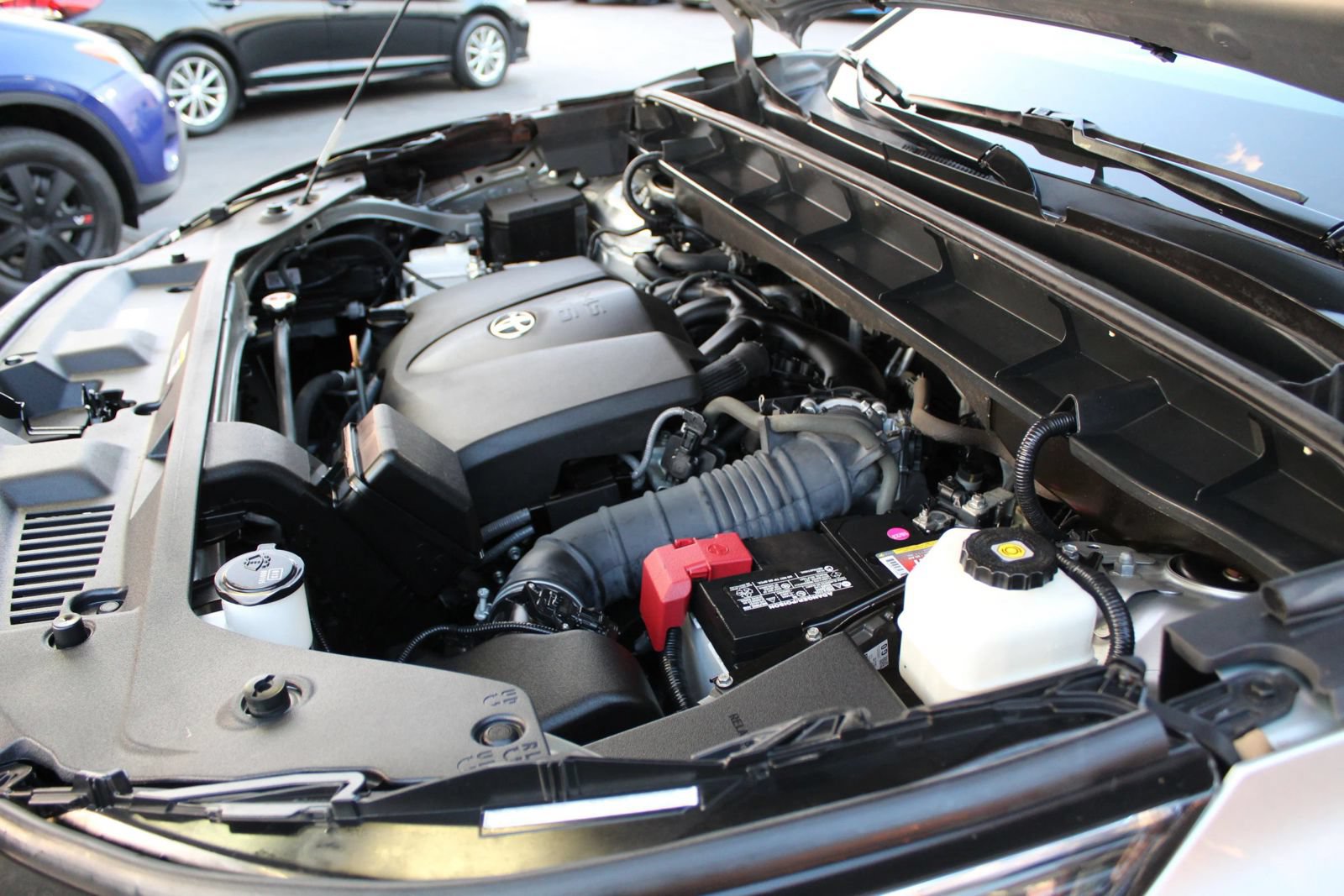 Used 2021 Toyota Highlander L FWD image 39