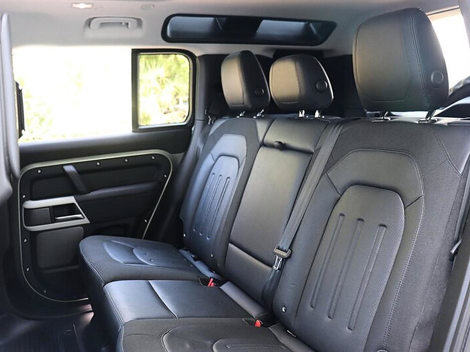 Used 2020 Land Rover Defender 110 First Edition AWD/4WD image 17
