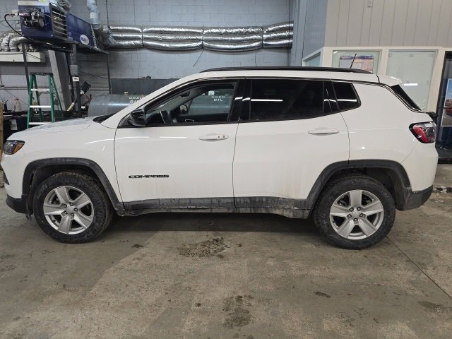Used 2022 Jeep Compass Latitude image 2