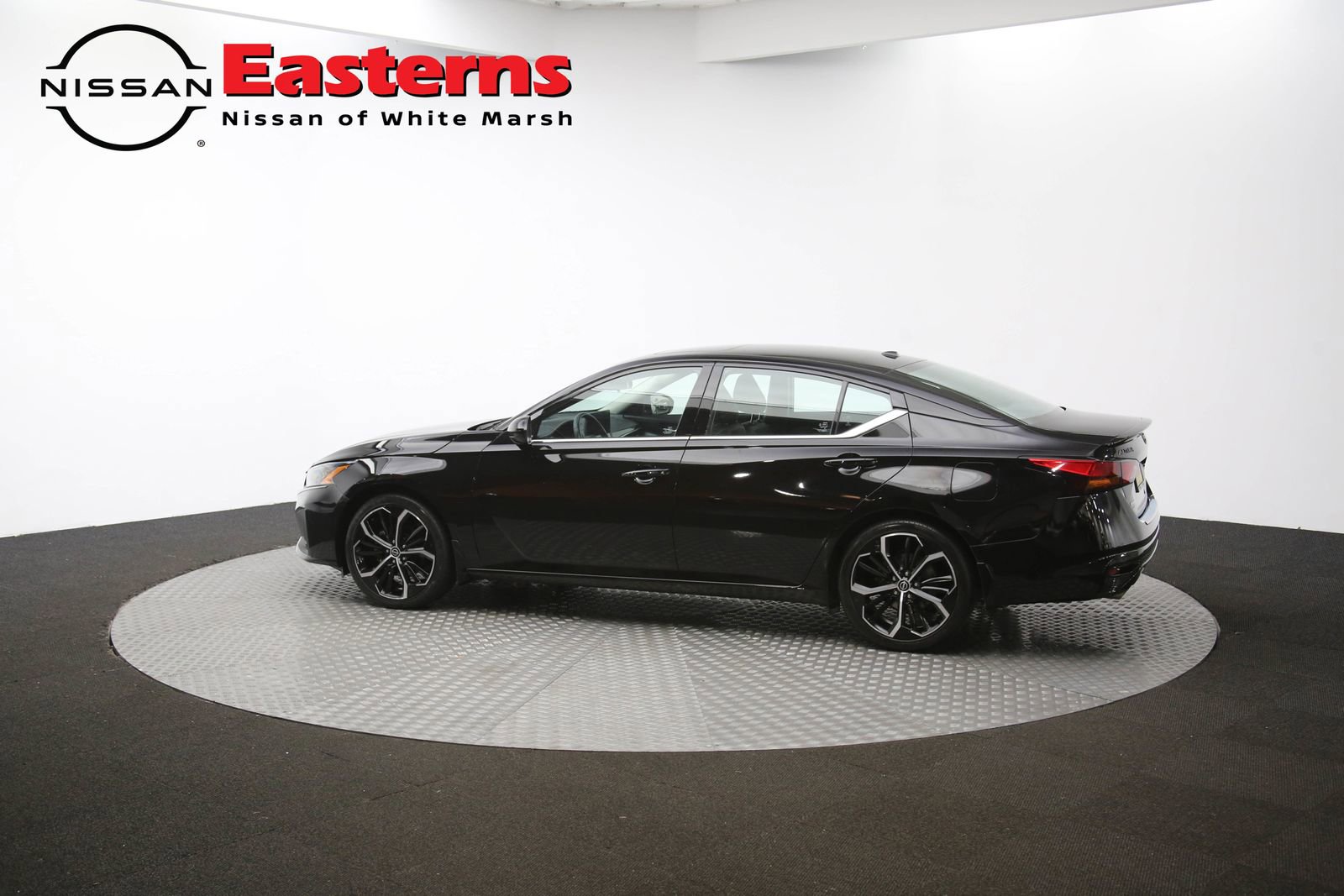 Used 2023 Nissan Altima 2.5 SR w/ SR Premium Package image 99
