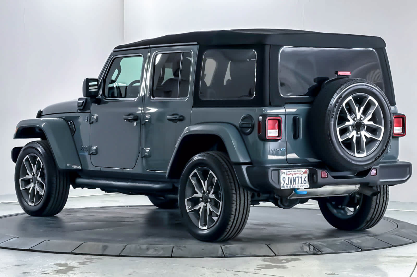 Used 2024 Jeep Wrangler Unlimited AWD/4WD image 6