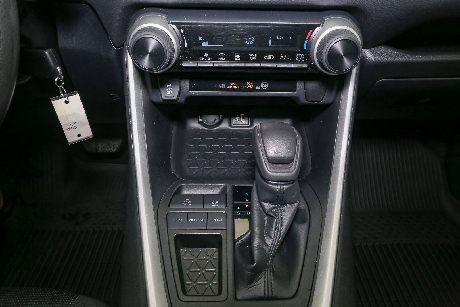 Used 2023 Toyota RAV4 LE FWD image 27