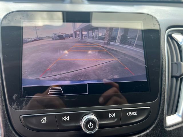Used 2021 Chevrolet Malibu LT FWD image 17