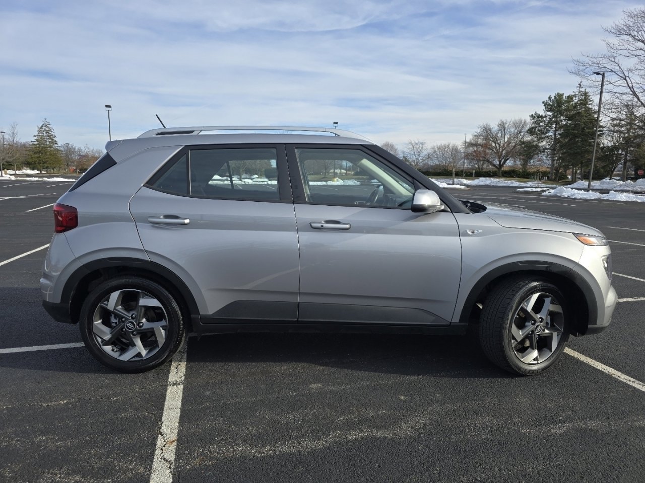 Used 2025 Hyundai Venue SEL image 16