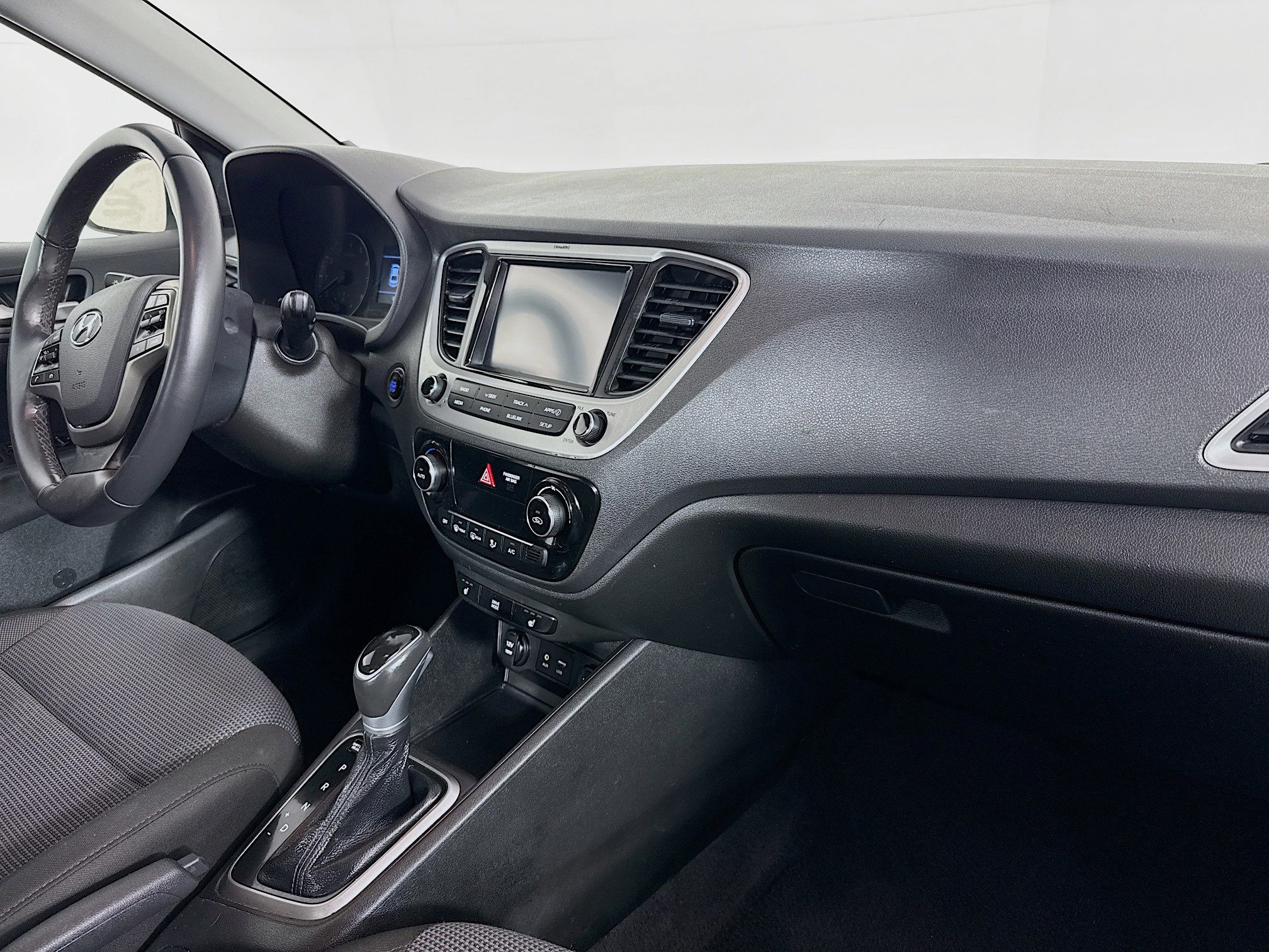 Used 2021 Hyundai Accent Limited image 29