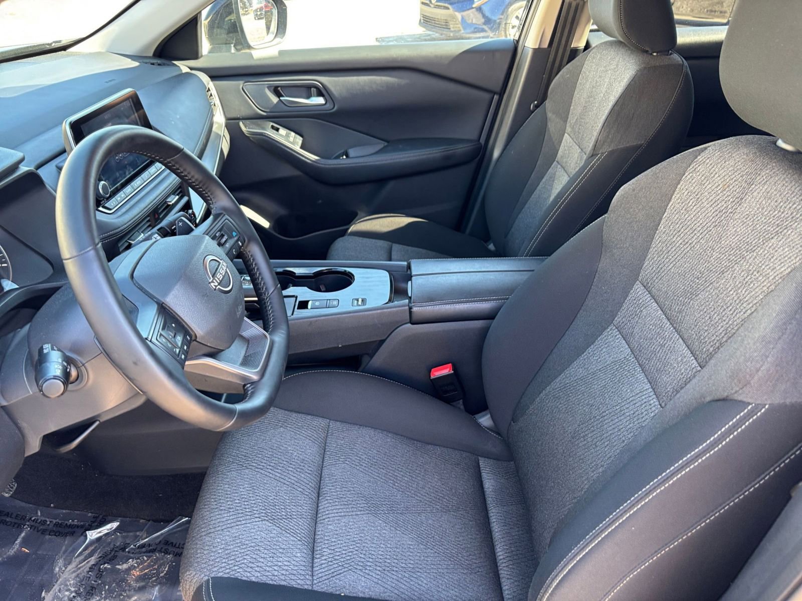 Used 2025 Nissan Rogue SV FWD image 29