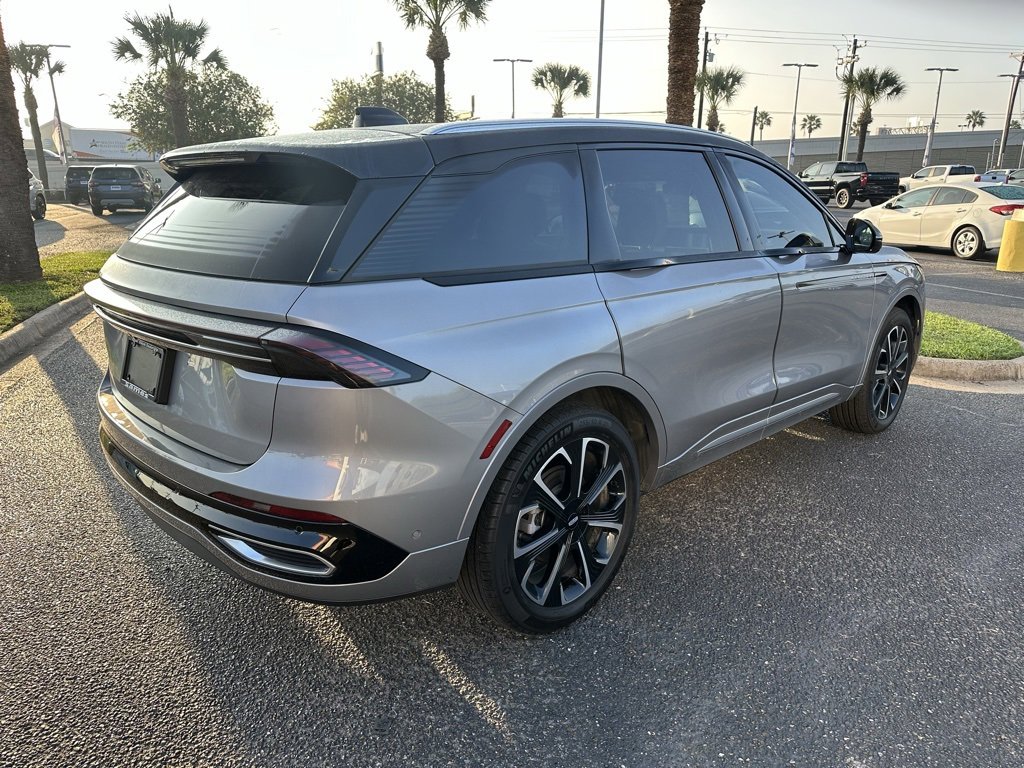 Used 2024 Lincoln Nautilus Reserve image 6