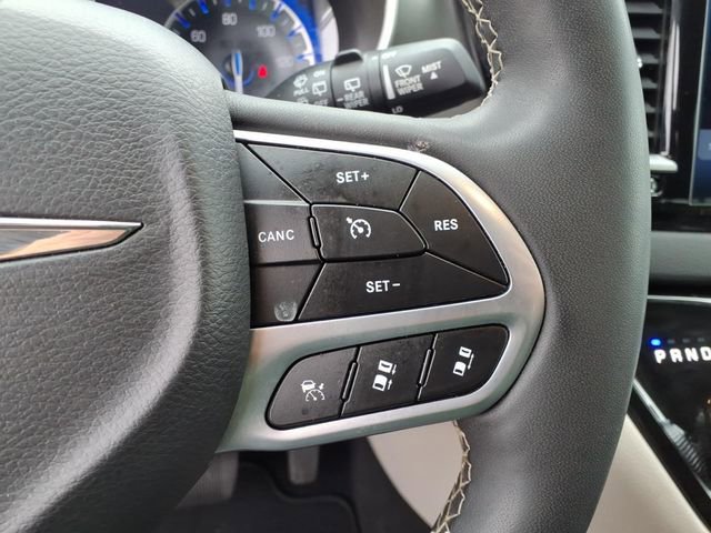 Used 2024 Chrysler Pacifica Touring-L image 21