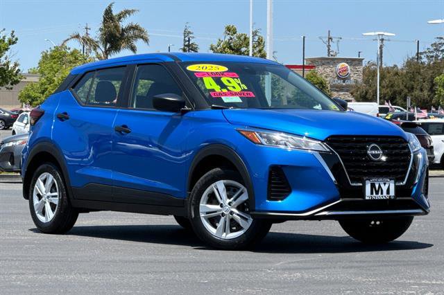 New 2025 Nissan Kicks Play S image 2