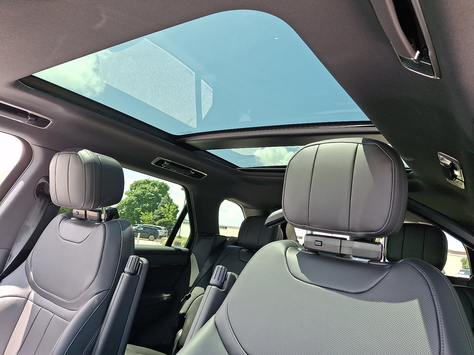 New 2026 Land Rover Range Rover Sport Dynamic SE AWD/4WD image 6