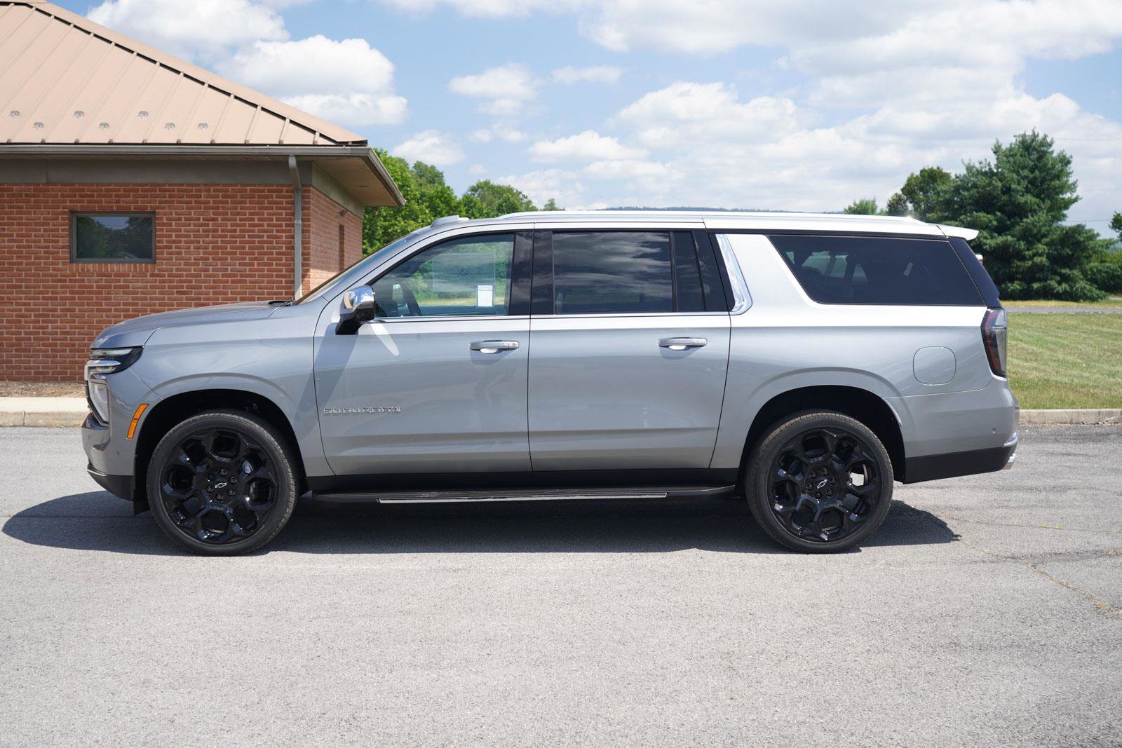 New 2025 Chevrolet Suburban Premier image 7