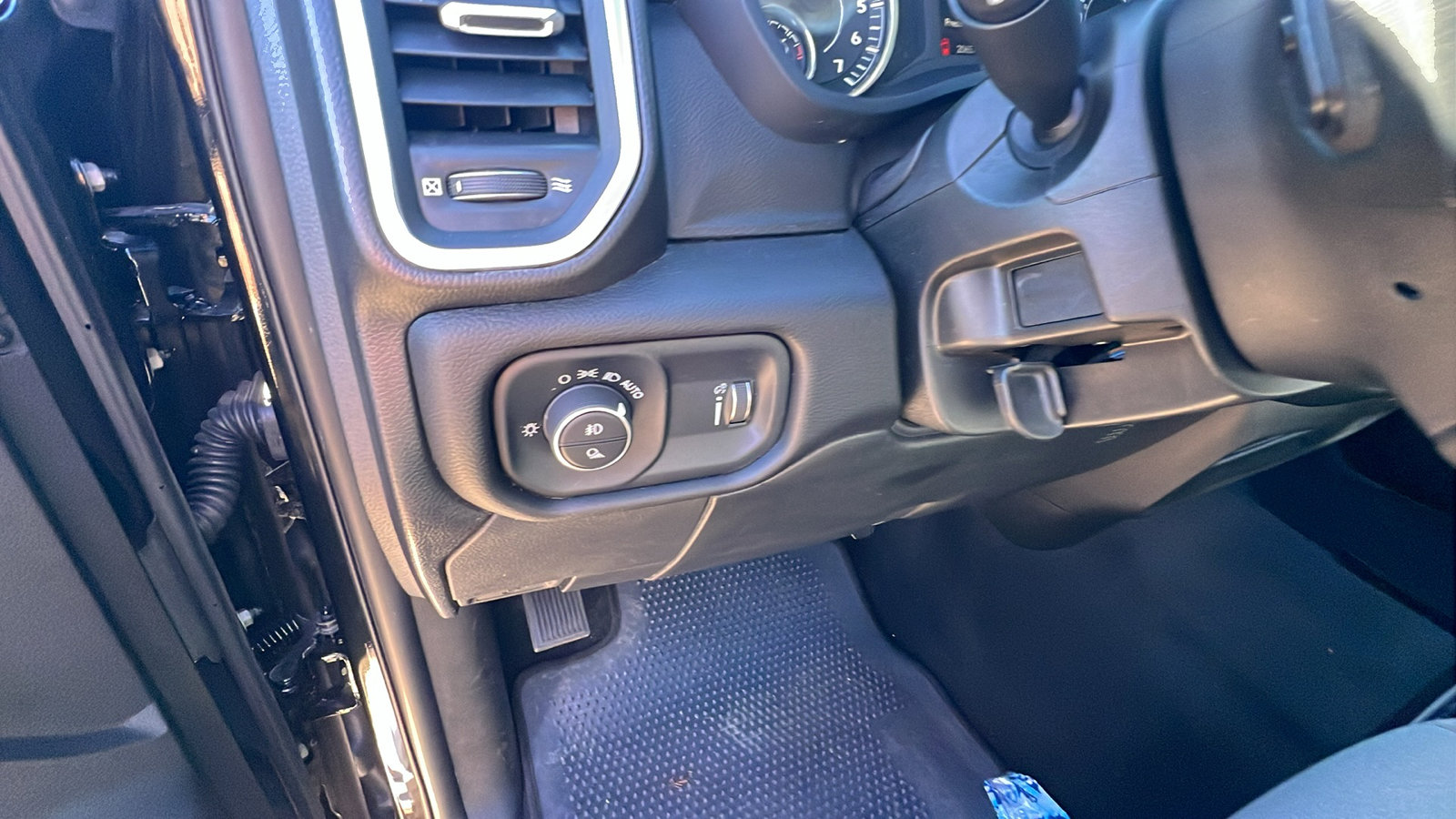 Used 2024 RAM 2500 Big Horn w/ Bed Utility Group image 27