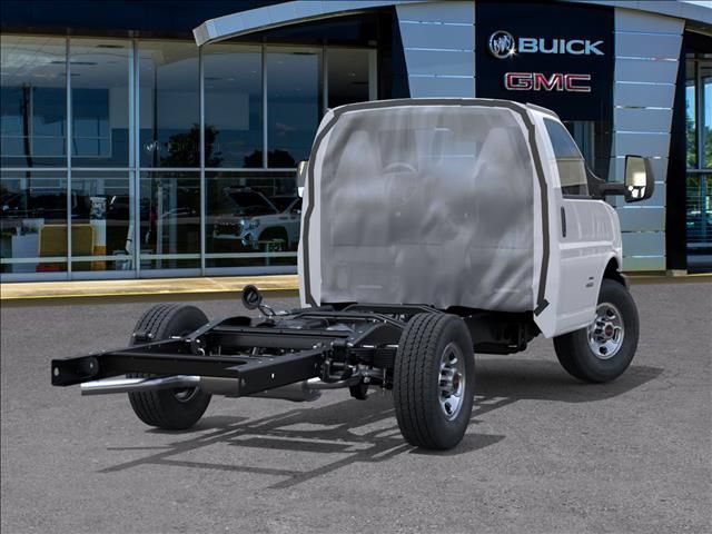 New 2025 GMC Savana 3500 w/ Power Convenience Package RWD image 4