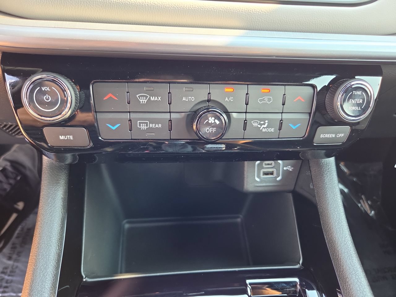 New 2026 Jeep Compass Limited w/ Sun, Sound & Navigation Group AWD/4WD image 29