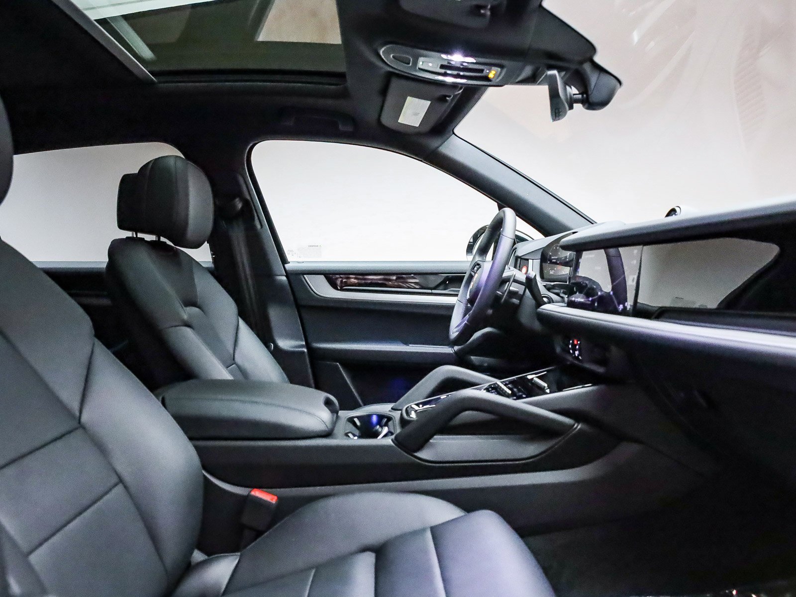 Used 2025 Porsche Cayenne image 19