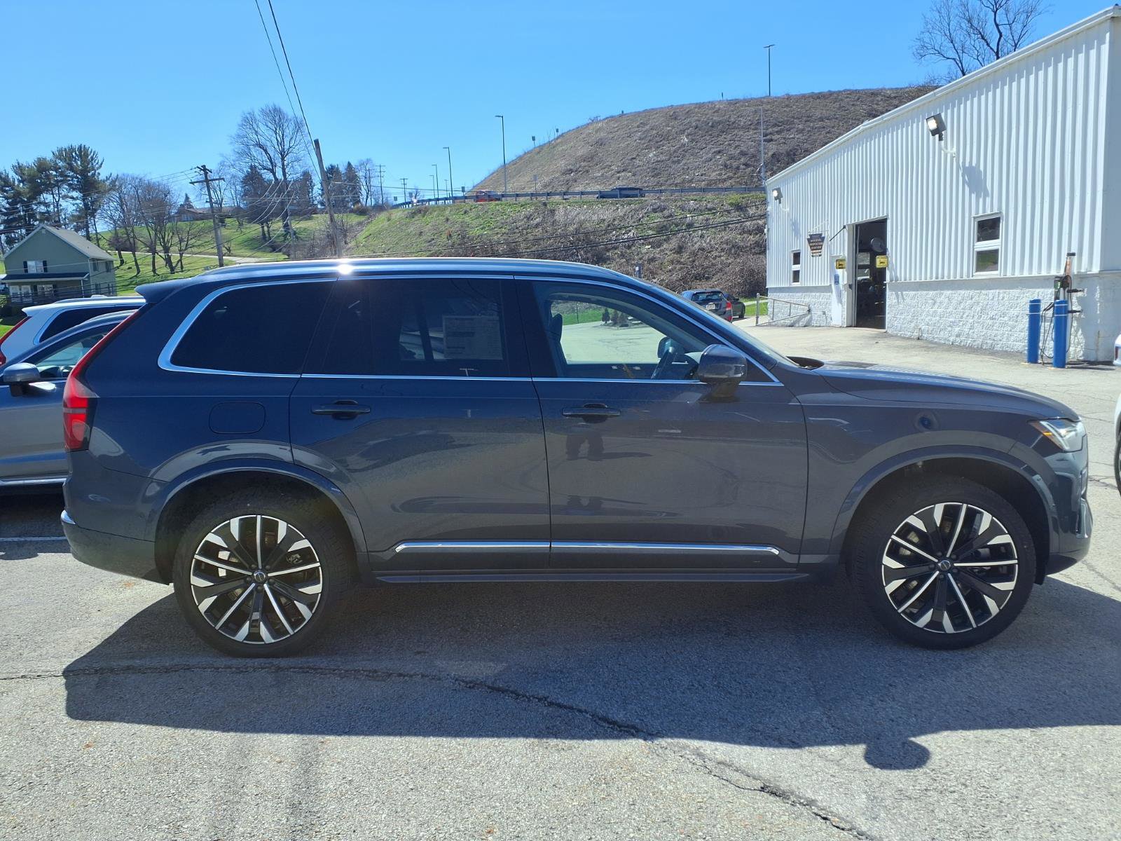 New 2026 Volvo XC90 T8 Plus w/ Protection Package Premier image 2