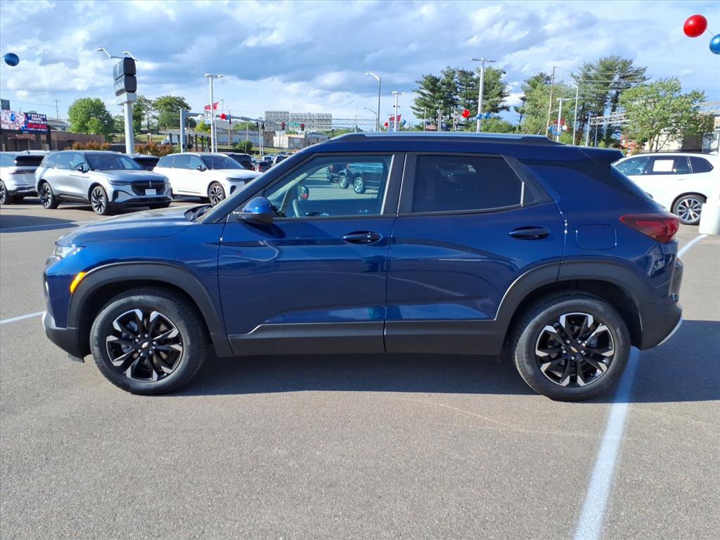Used 2023 Chevrolet TrailBlazer LT FWD image 2