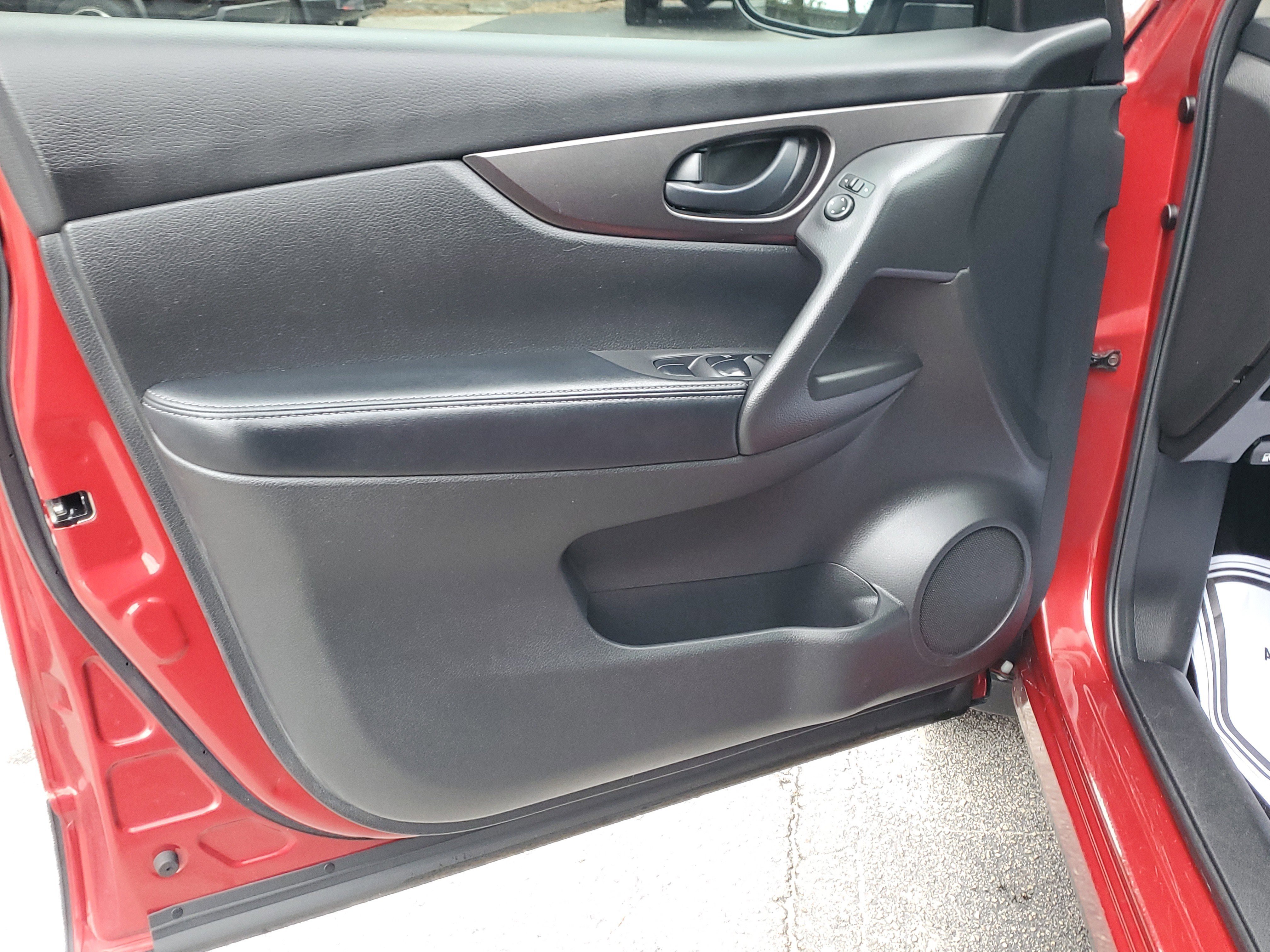 Used 2019 Nissan Rogue Sport S w/ Appearance Package image 16