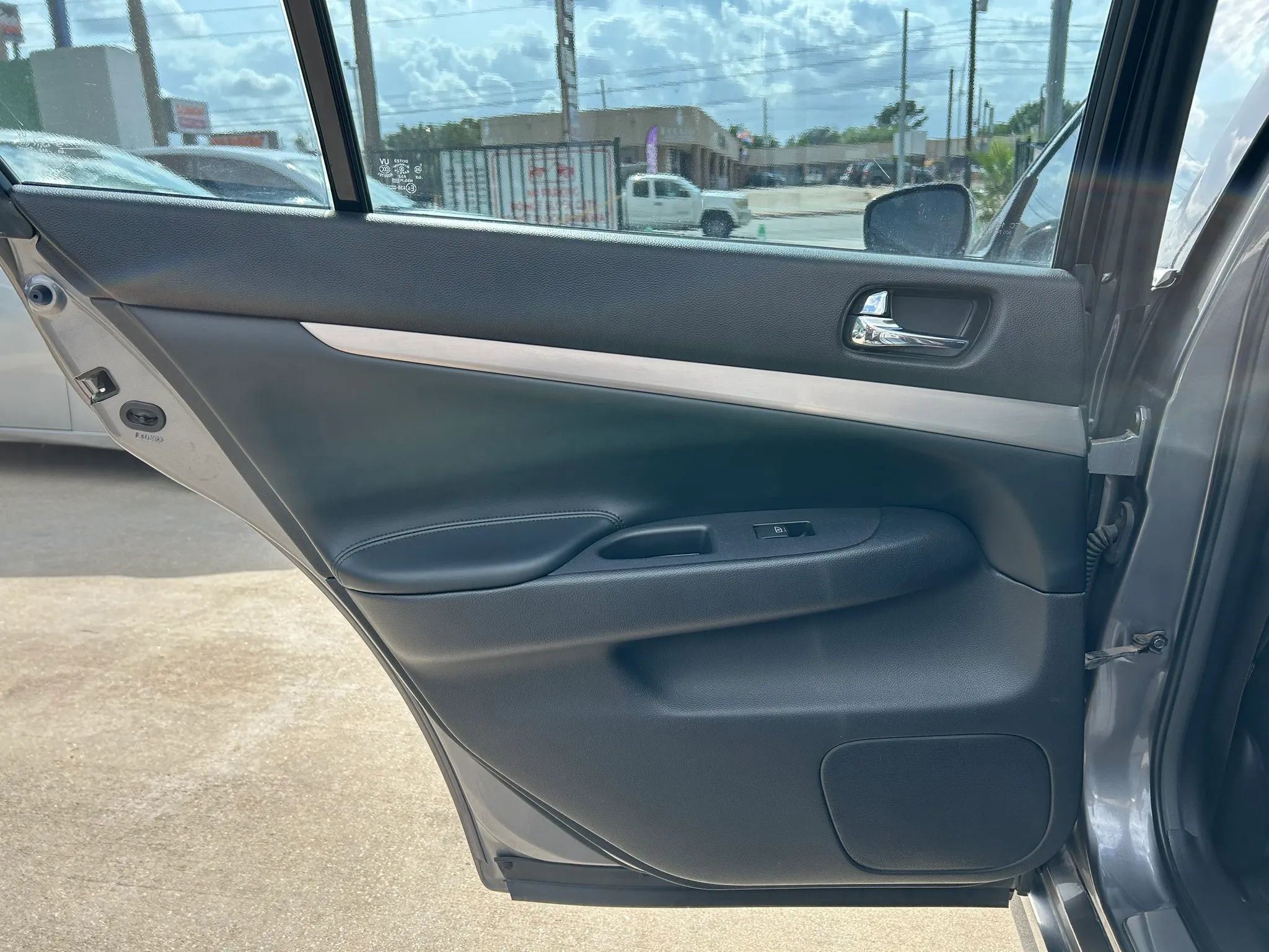 Used 2012 INFINITI G37 Journey w/ Premium Pkg image 17