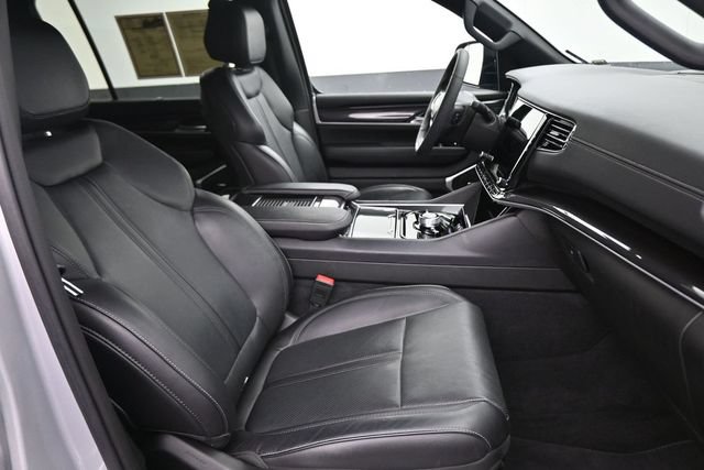 Used 2023 Jeep Wagoneer 4WD w/ Convenience Group I image 21